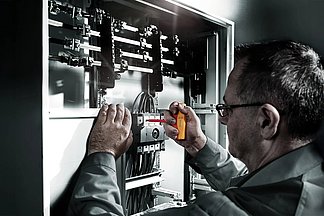 Les nouveaux indicateurs de couple avec poignée en « T » ont un couple de serrage de 4 ou 5 Nm ne pouvant pas être modifié. Le modèle VDE est contrôlé pièce par pièce jusqu’à 1 000 V.