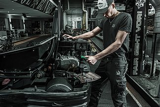 Zyklop Comfort mit zahlreichem Zubehör in der kompakten und sturzsicheren textilen Box.